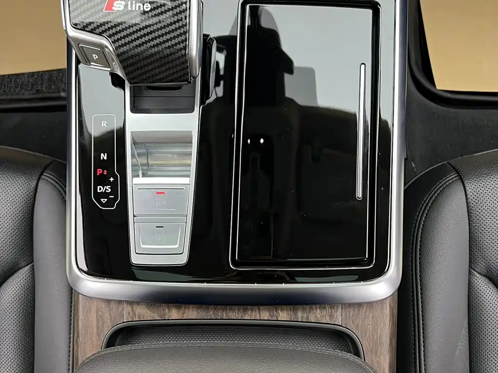 Audi Q7 — фото 18