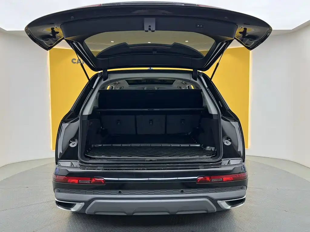 Audi Q7 — фото 9