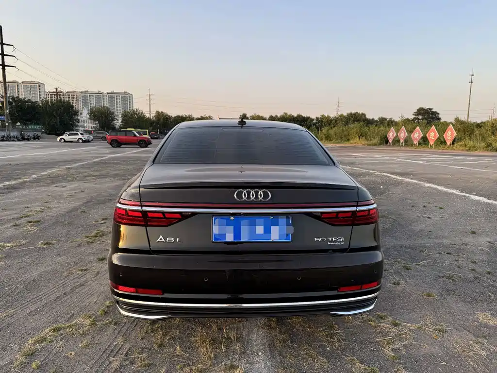 Audi A8 — фото 3