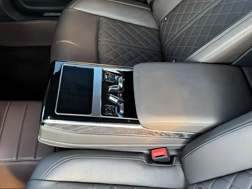 Audi A8 — фото 4