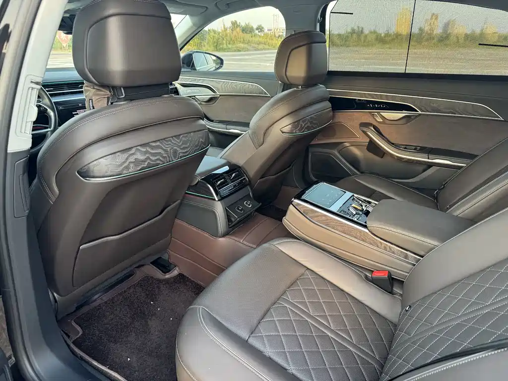 Audi A8 — фото 8