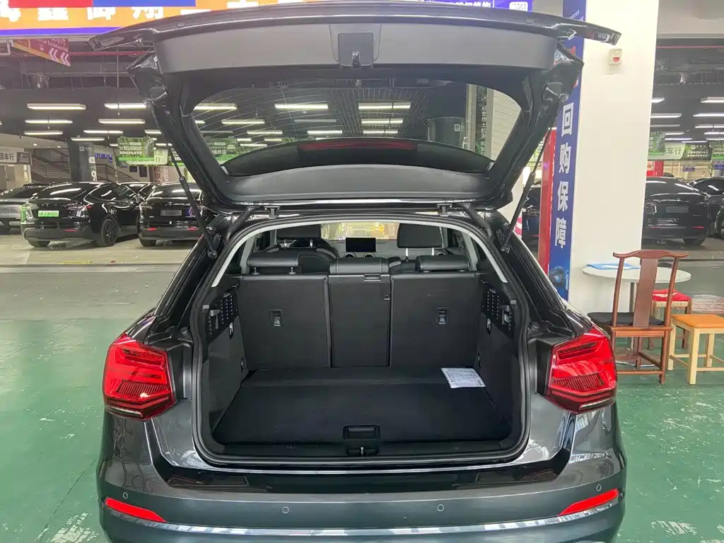 Audi Q2L e-tron — фото 13