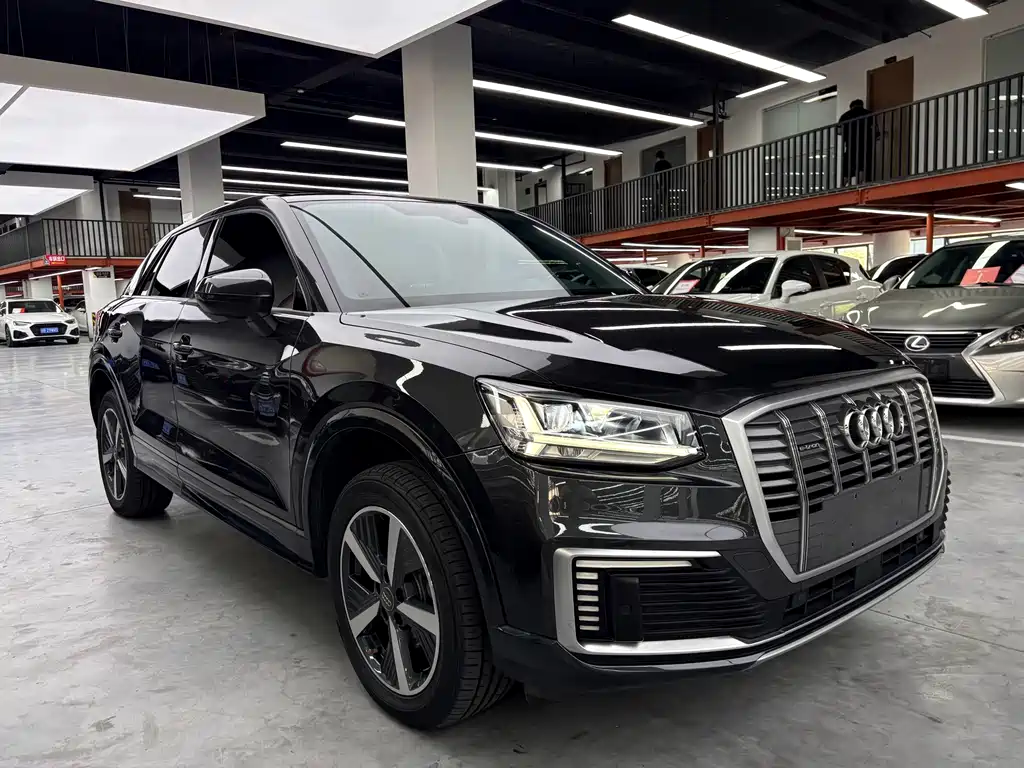 Audi Q2L e-tron — фото 3