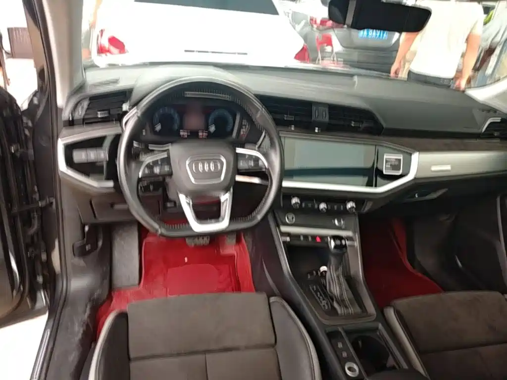 Audi Q3 — фото 11