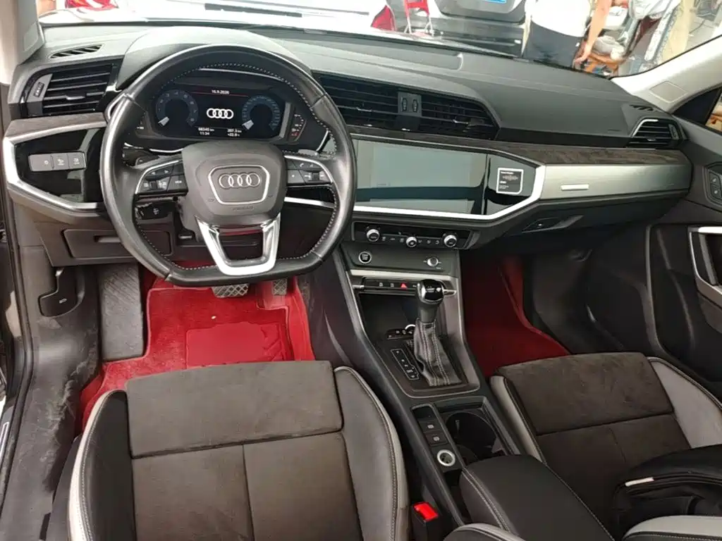 Audi Q3 — фото 10