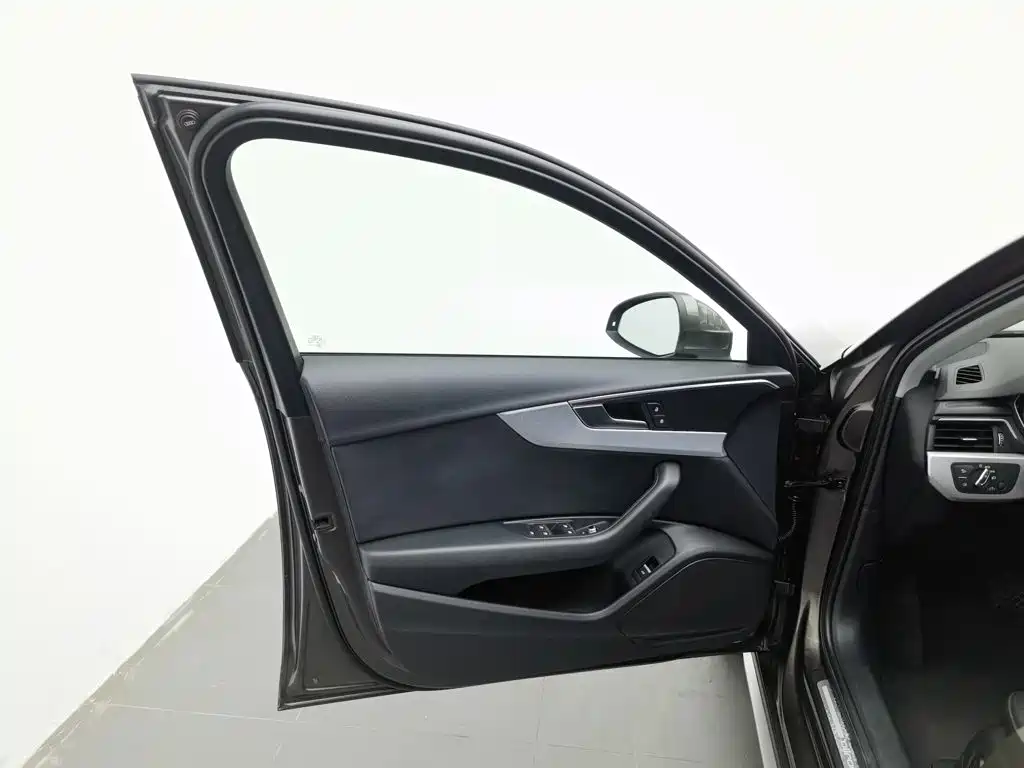 Audi A4 (Import) — фото 8