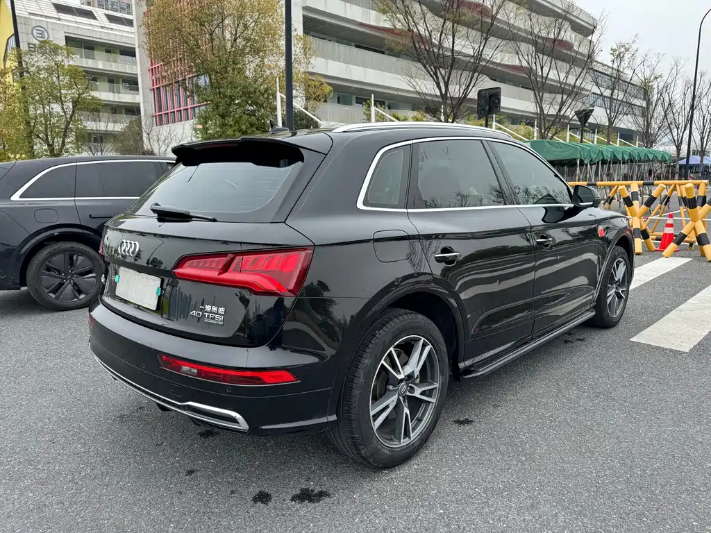 Audi Q5L — фото 4
