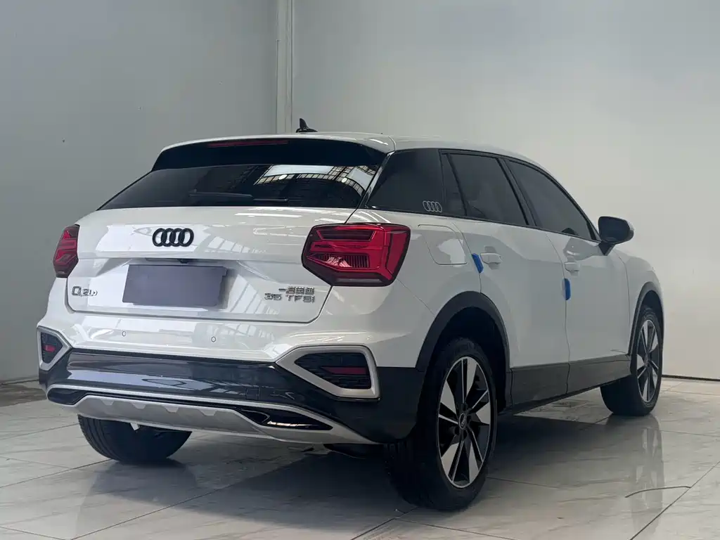 Audi Q2L — фото 6