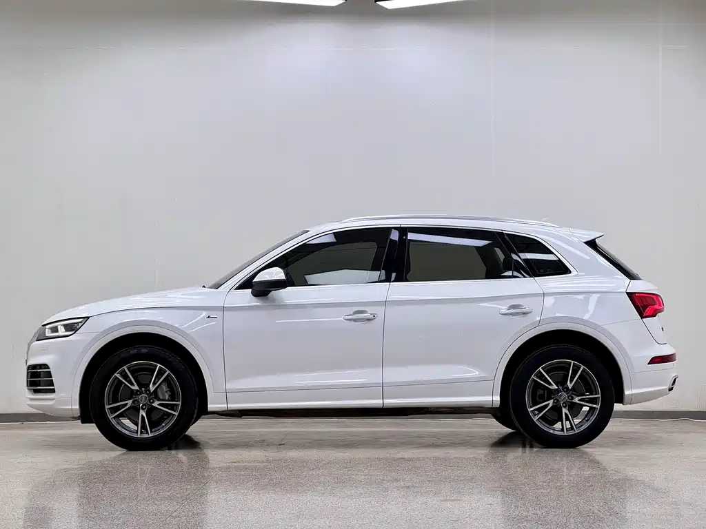 Audi Q5L — фото 3