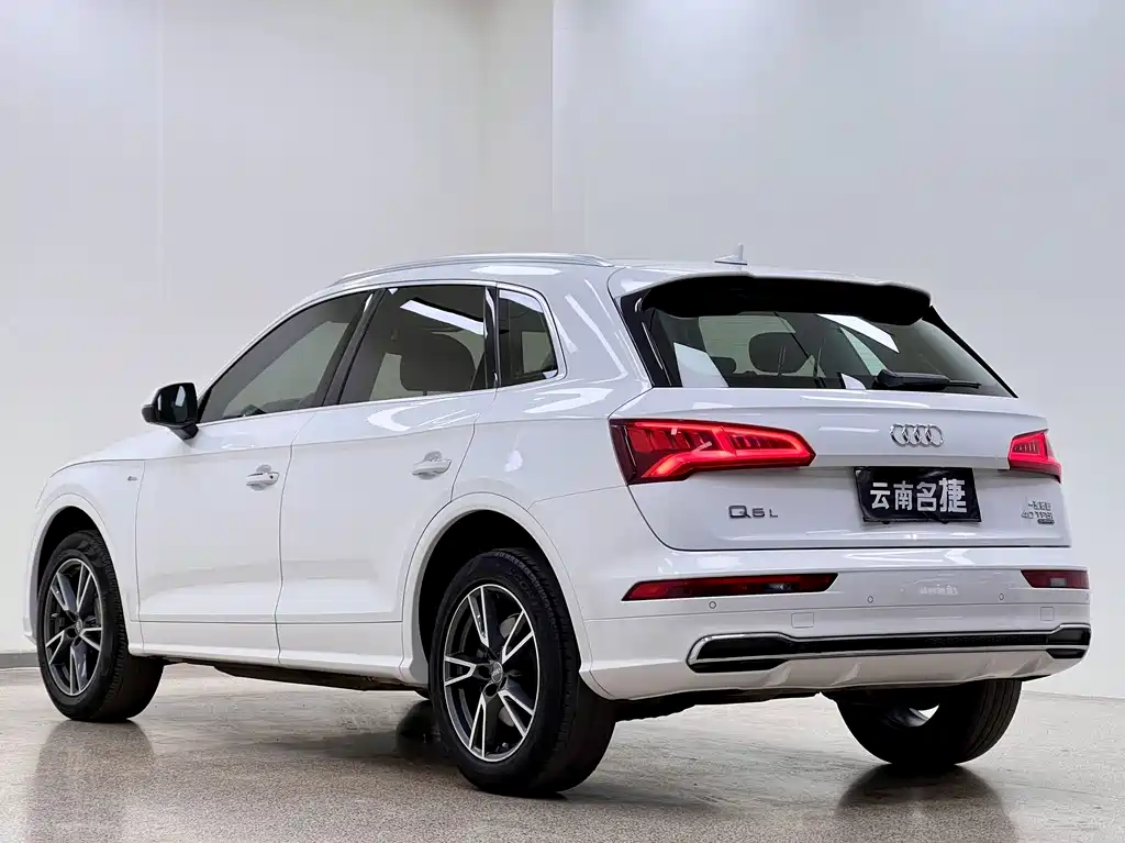 Audi Q5L — фото 4