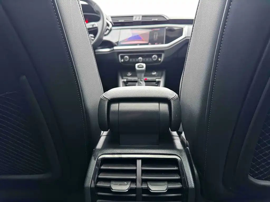 Audi Q3 — фото 17