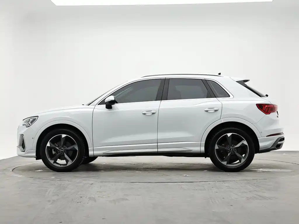 Audi Q3 — фото 6