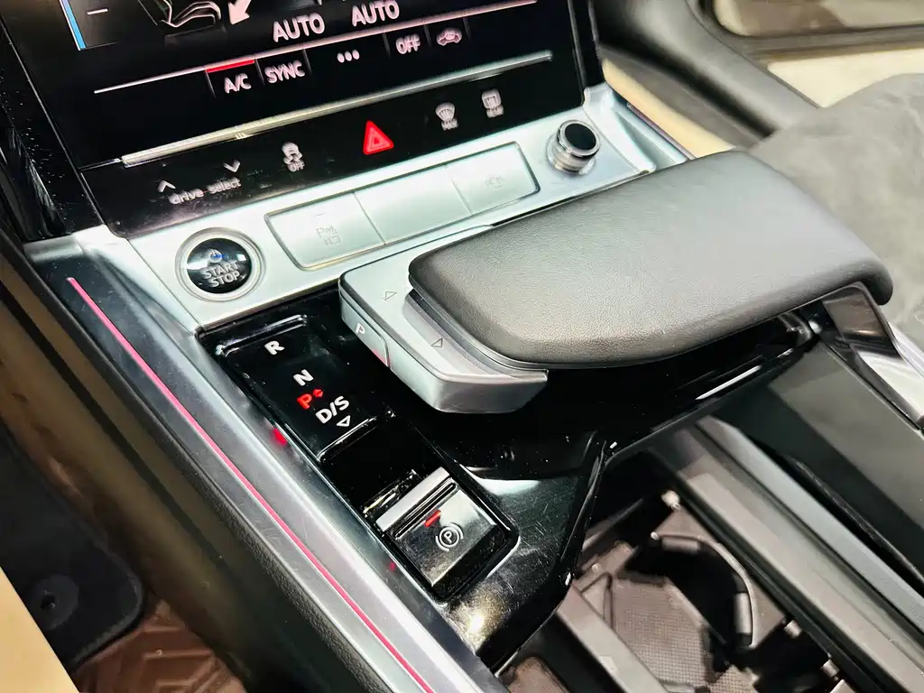Audi e-tron — фото 50