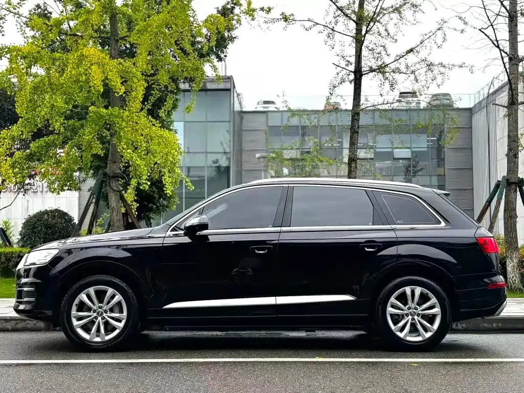 Audi Q7 — фото 9