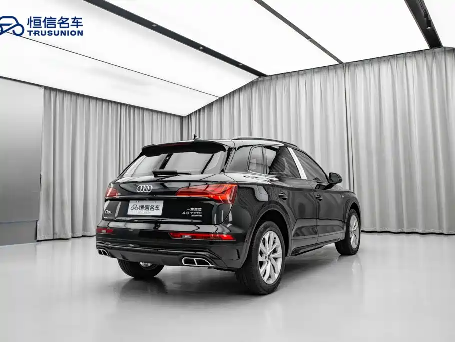Audi Q5L — фото 5