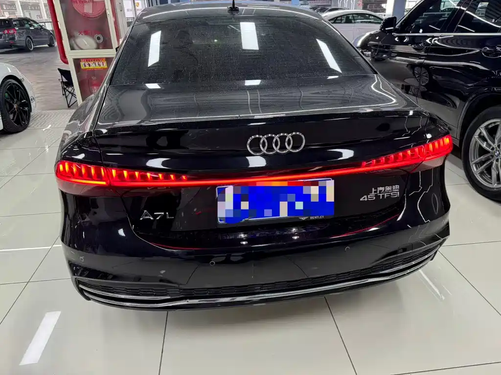 Audi A7L — фото 14