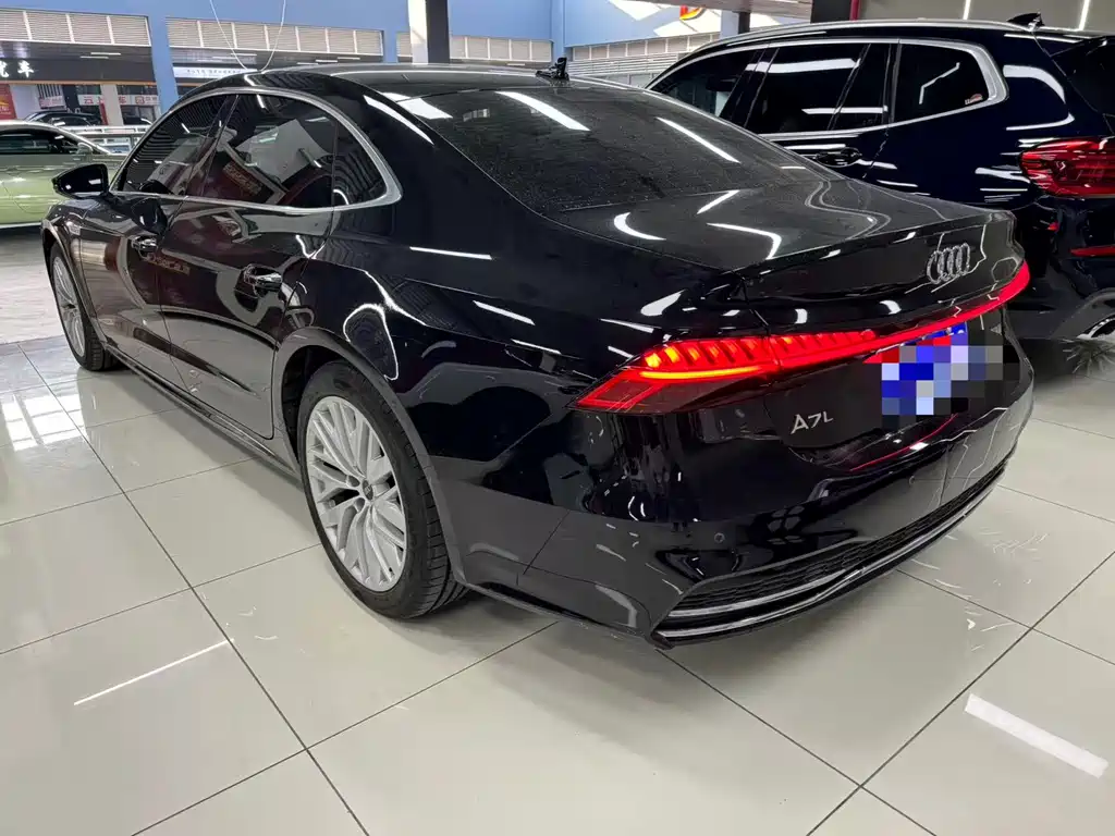 Audi A7L — фото 15