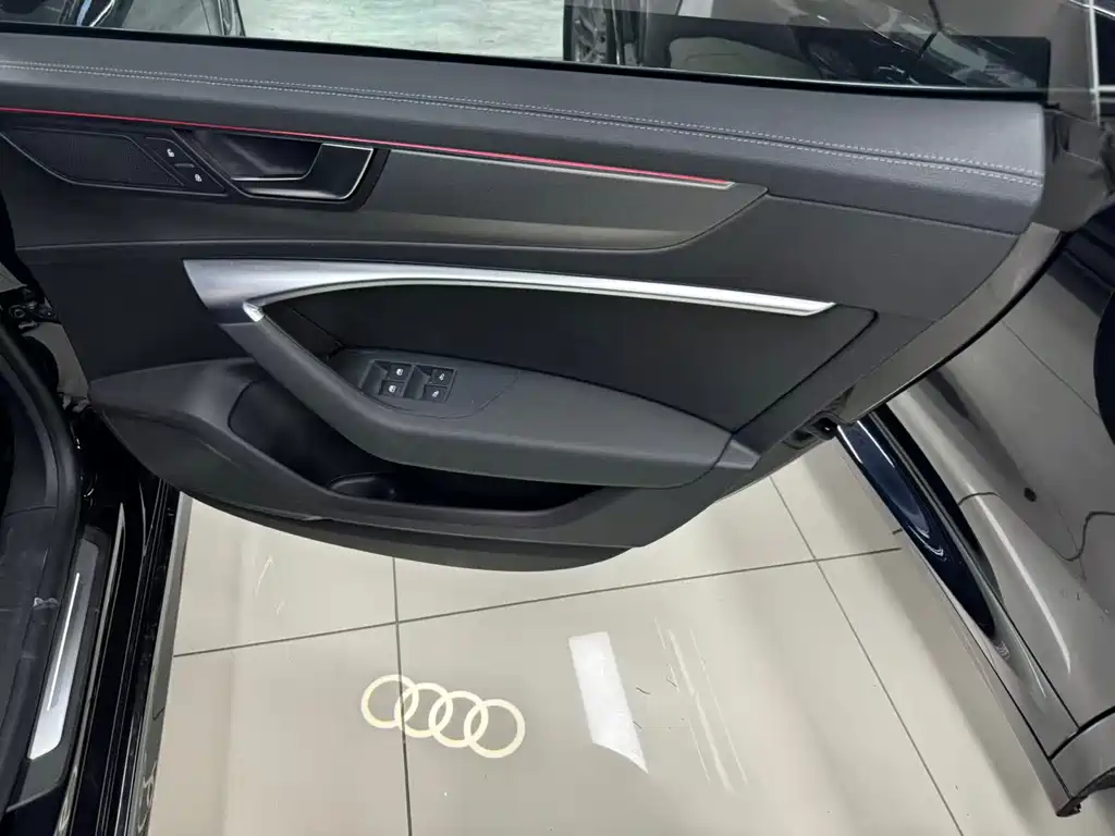 Audi A7L — фото 10
