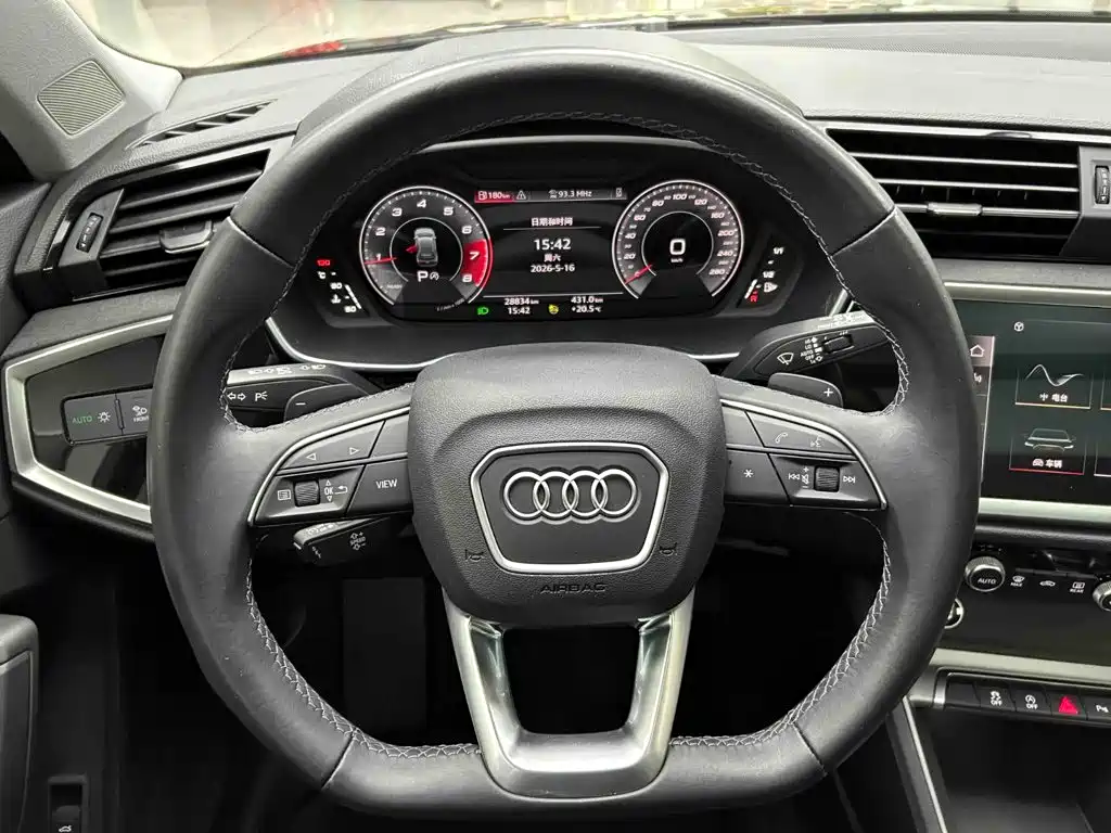 Audi Q3 — фото 8