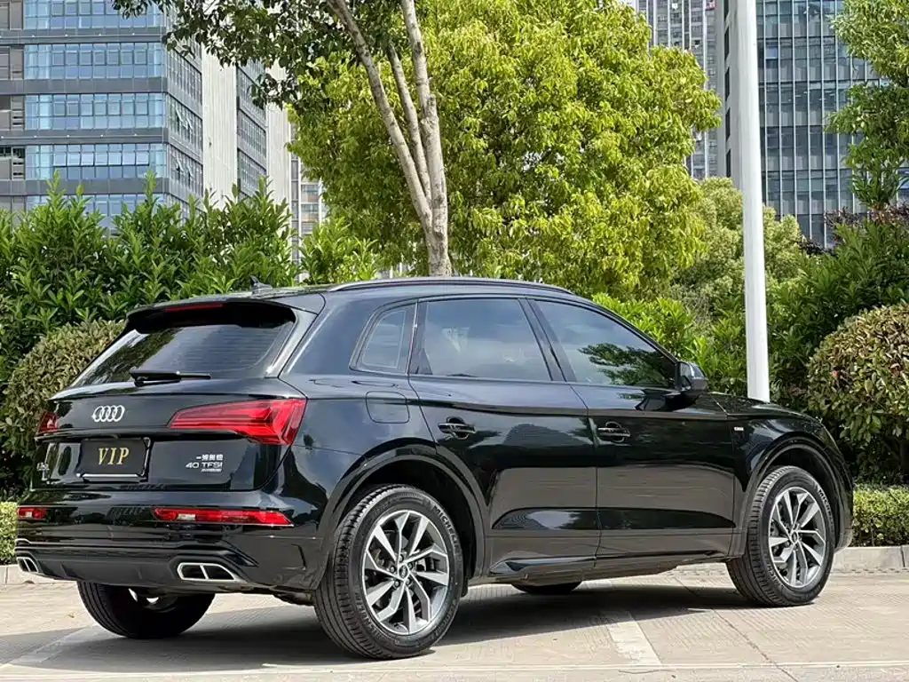 Audi Q5L — фото 5
