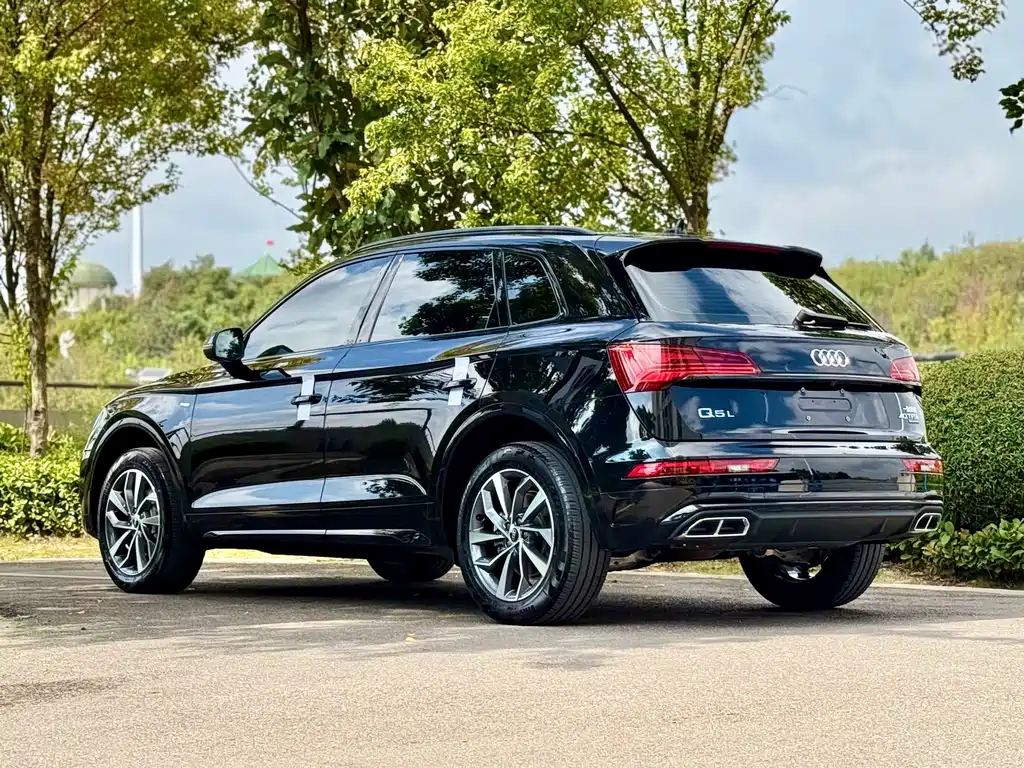 Audi Q5L — фото 7