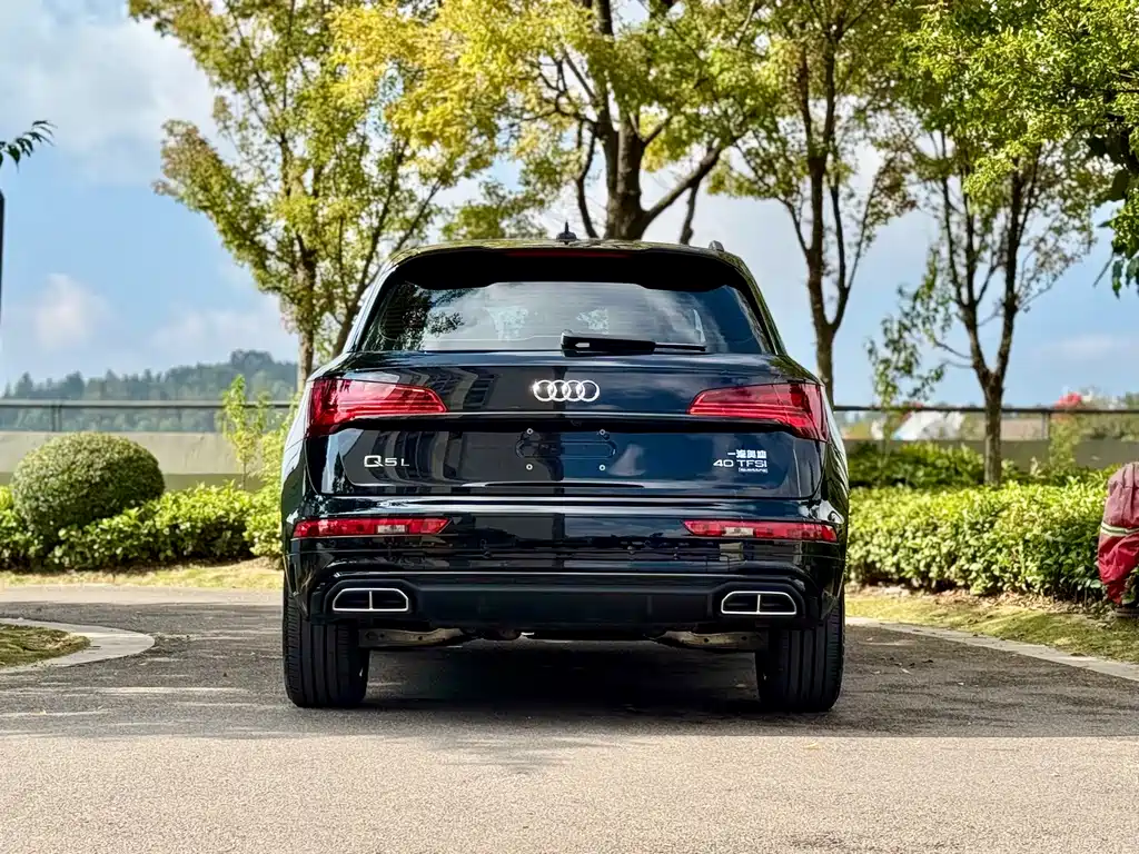 Audi Q5L — фото 8
