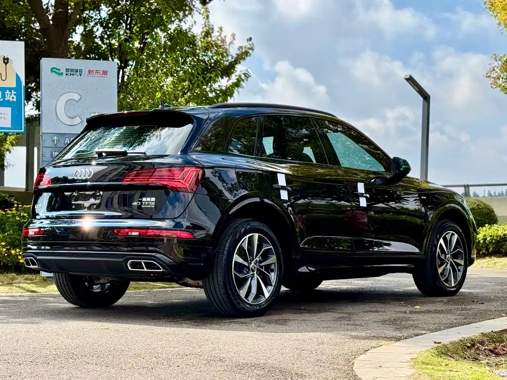 Audi Q5L — фото 9