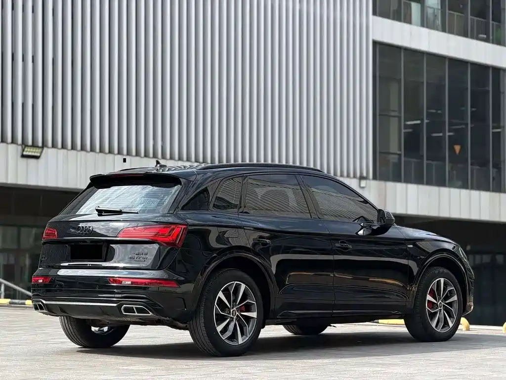 Audi Q5L — фото 9