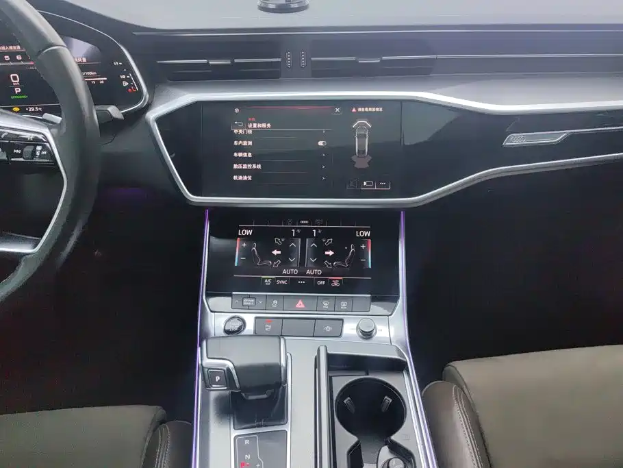 Audi A7L — фото 13
