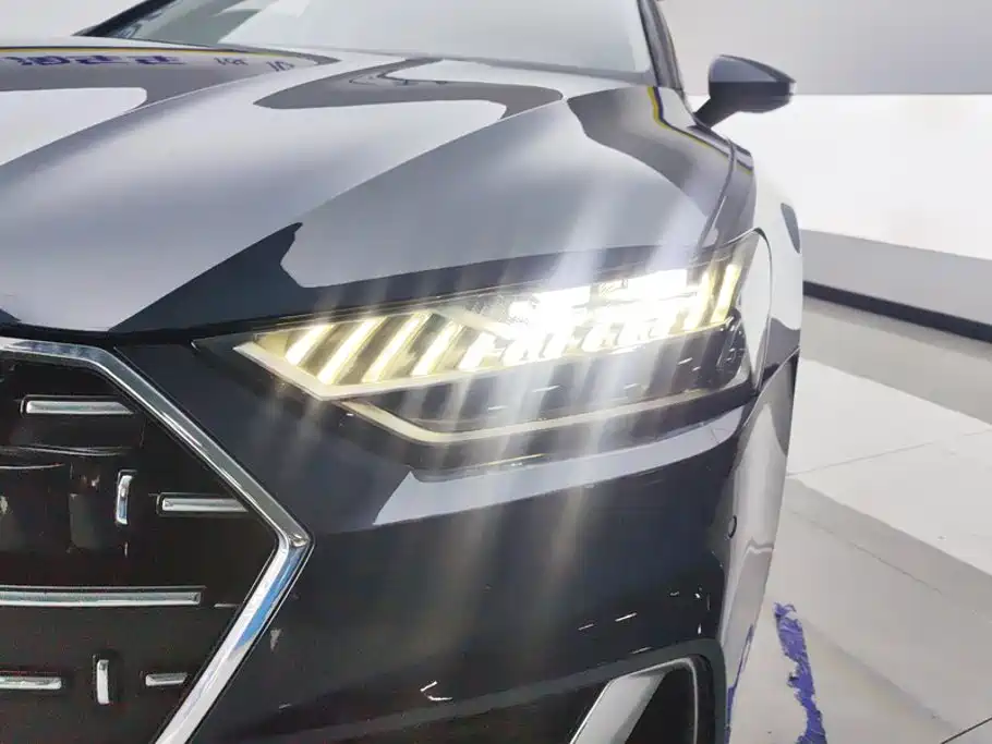 Audi A7L — фото 5