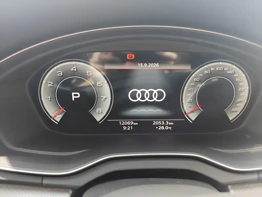 Audi Q5L — фото 20