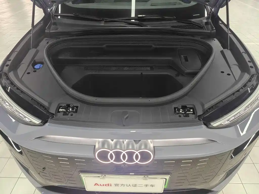 Audi Q6L e-tron — фото 15