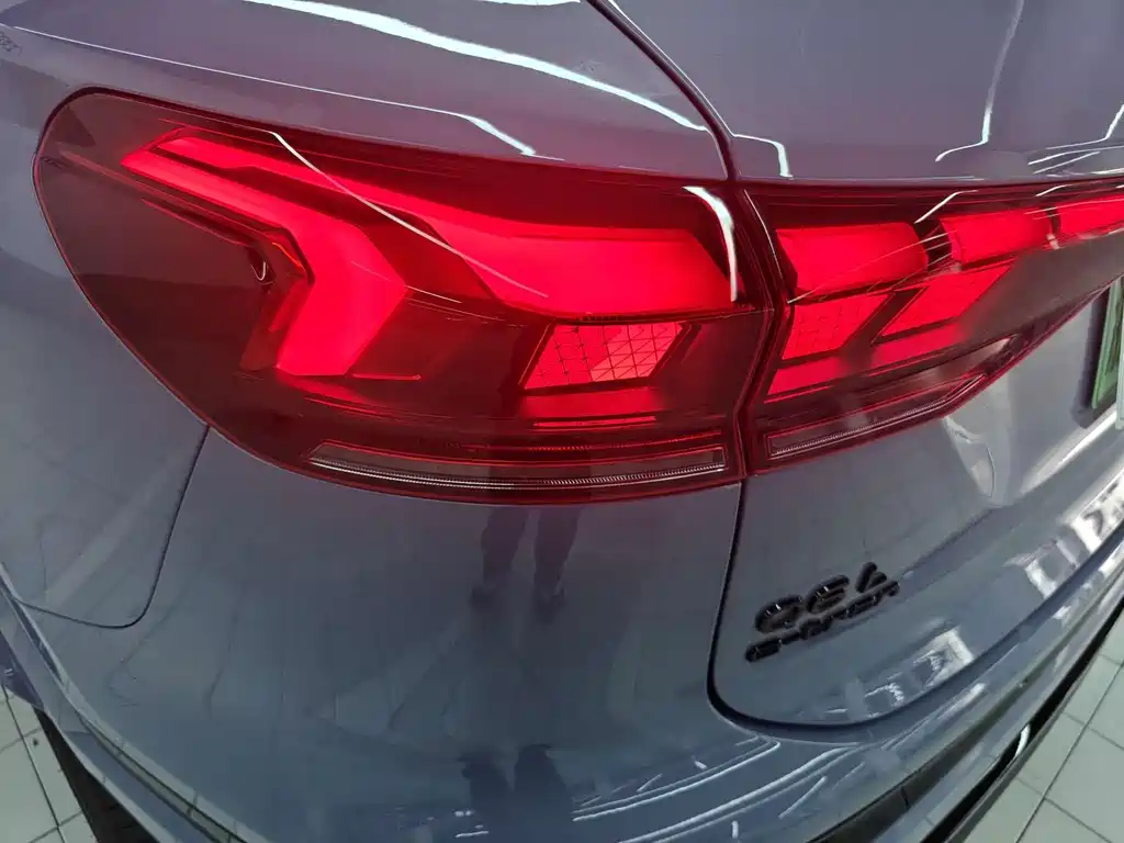 Audi Q6L e-tron — фото 18