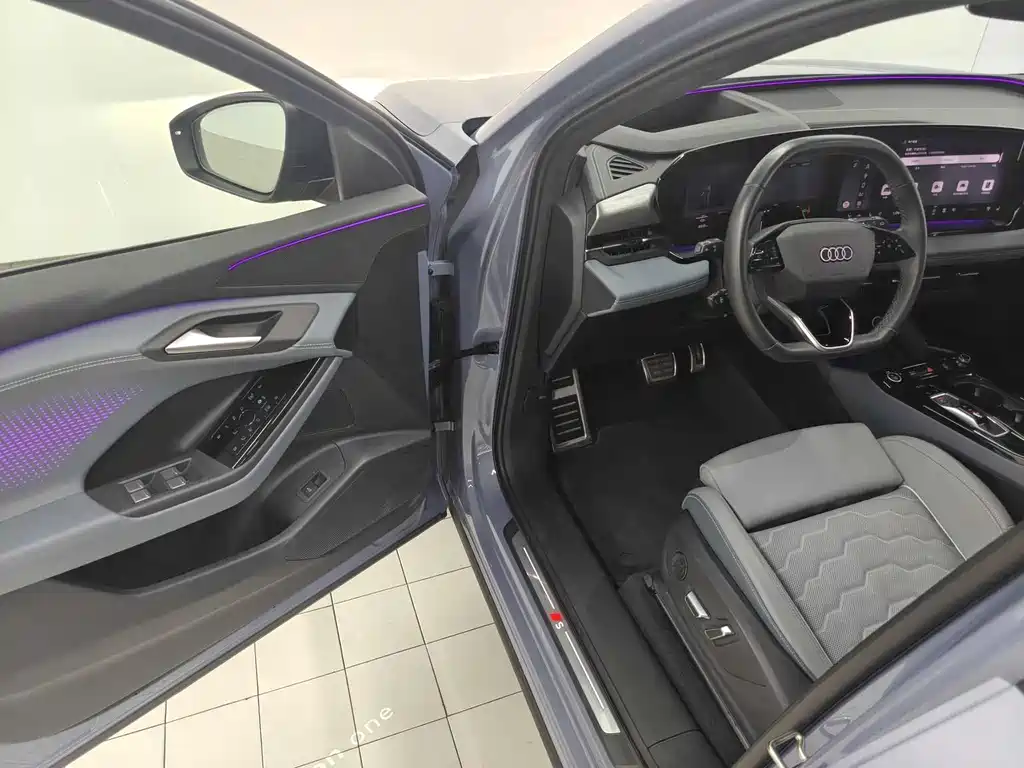 Audi Q6L e-tron — фото 10