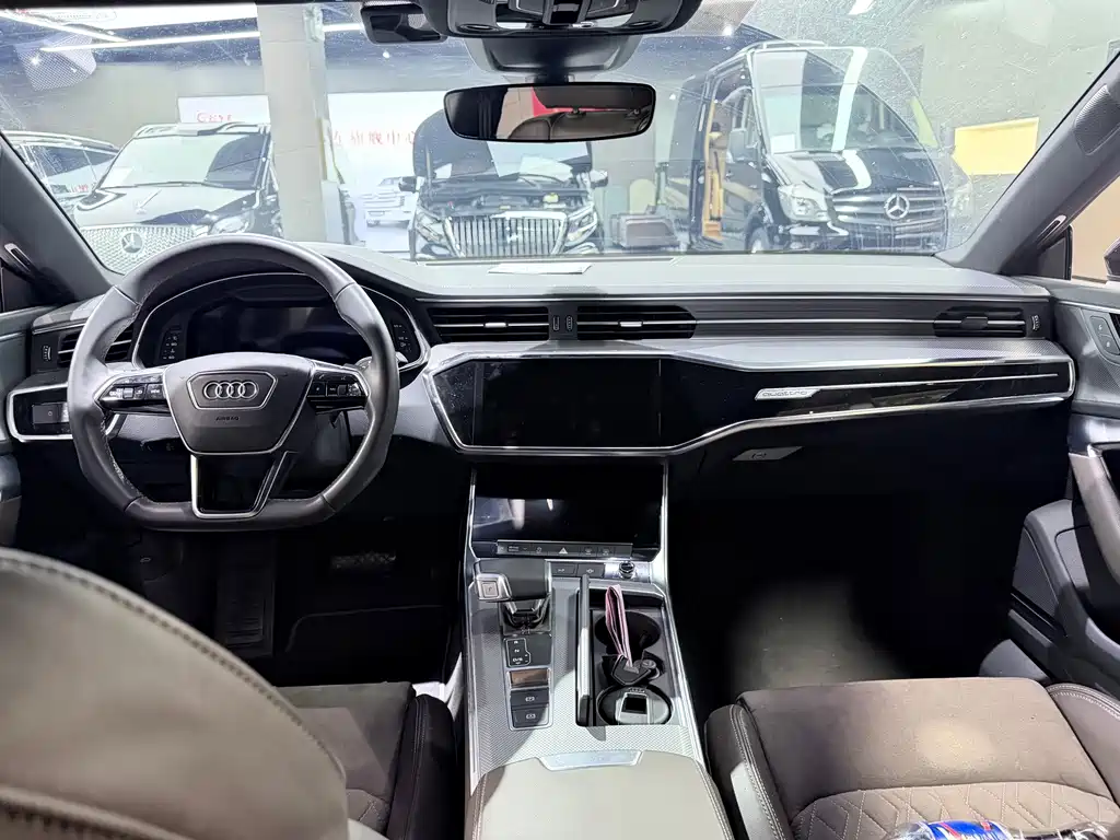 Audi A7L — фото 13