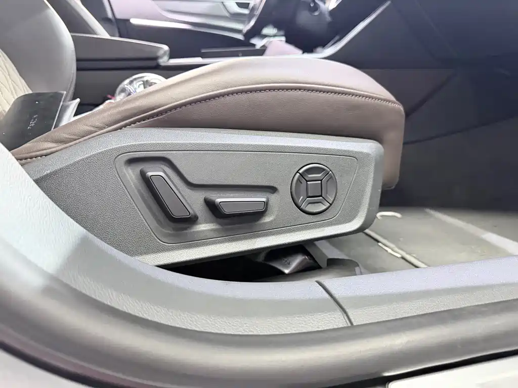 Audi A7L — фото 10