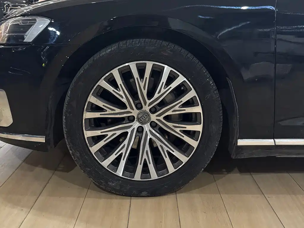 Audi A8 — фото 3
