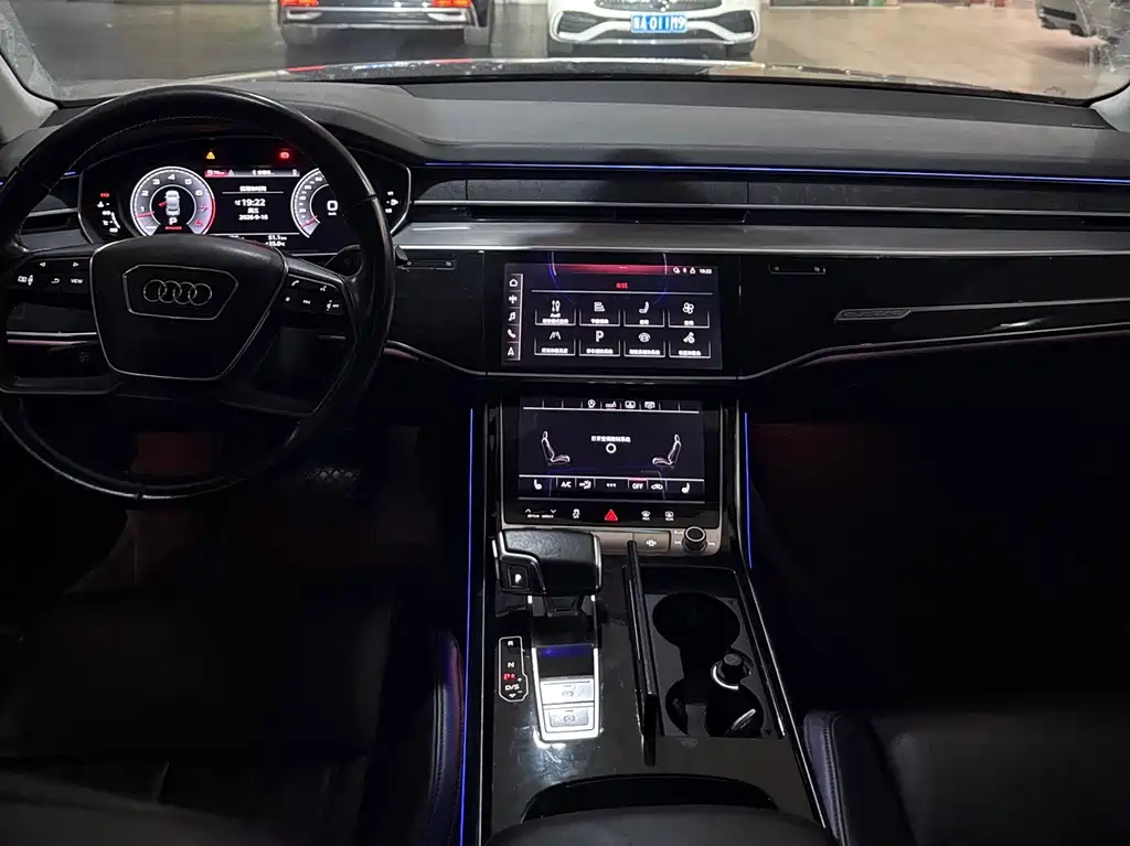 Audi A8 — фото 6
