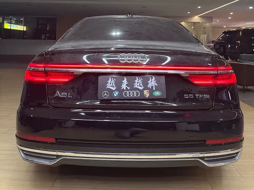 Audi A8 — фото 9