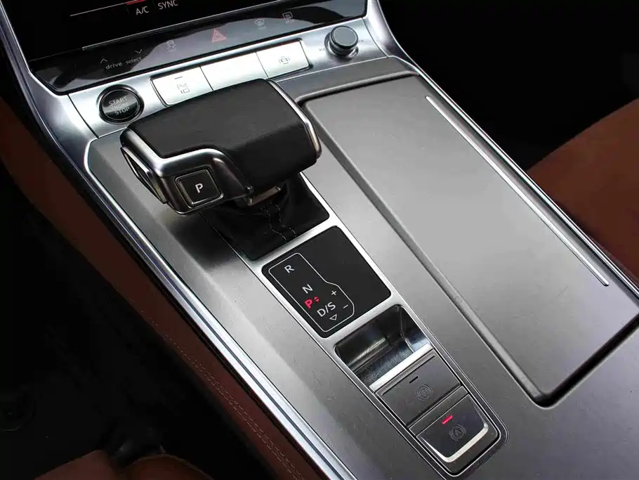 Audi A7L — фото 7