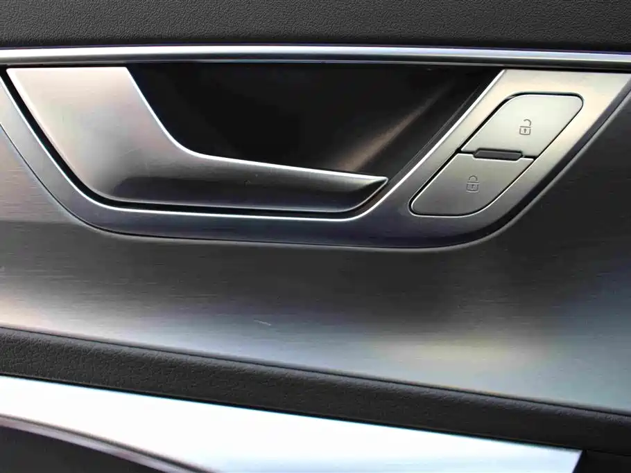 Audi A7L — фото 9
