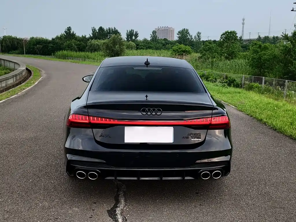 Audi A7L — фото 17