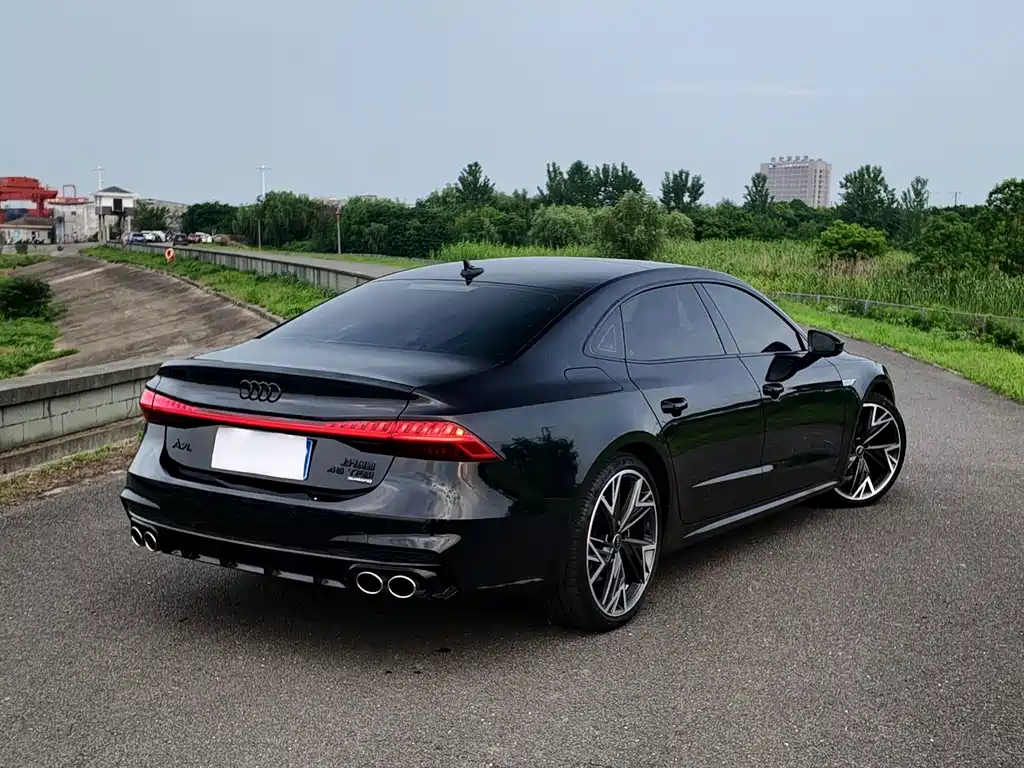 Audi A7L — фото 18