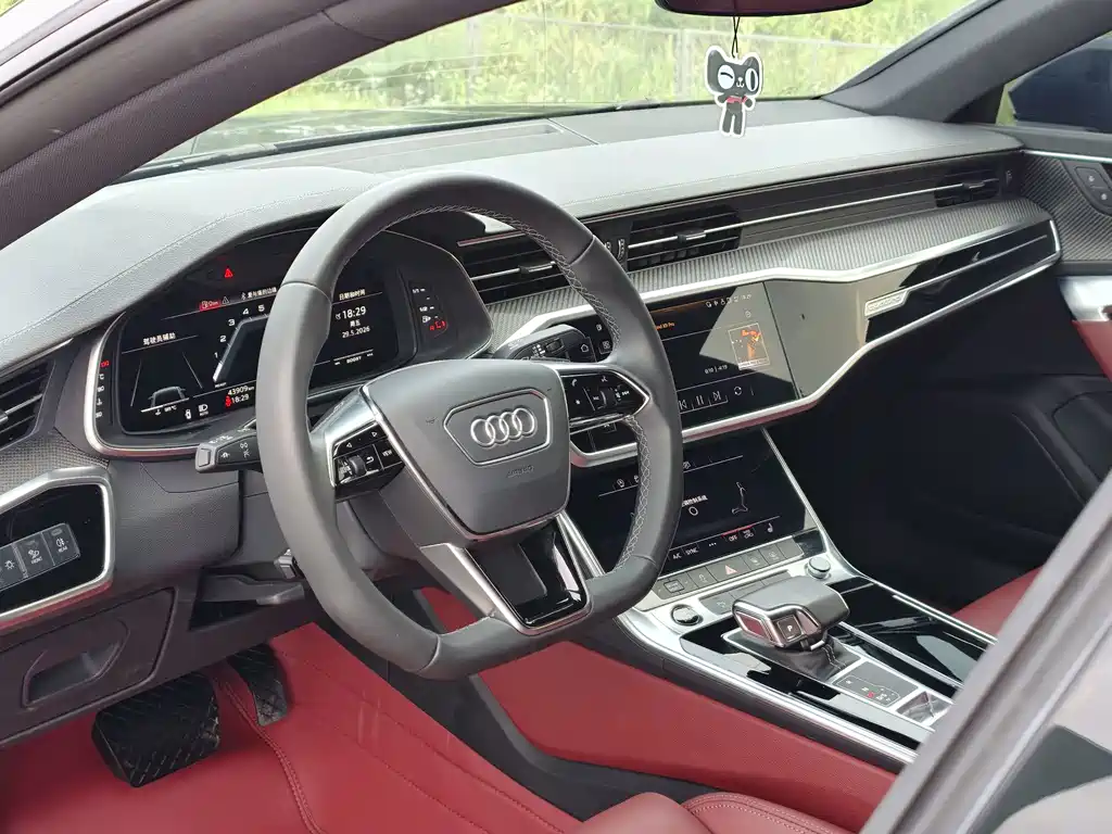 Audi A7L — фото 5