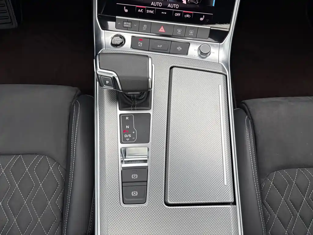 Audi A7L — фото 15