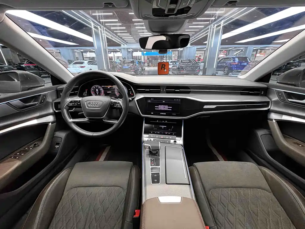 Audi A7L — фото 6