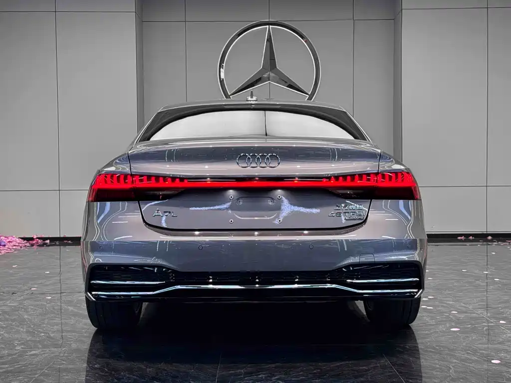 Audi A7L — фото 8