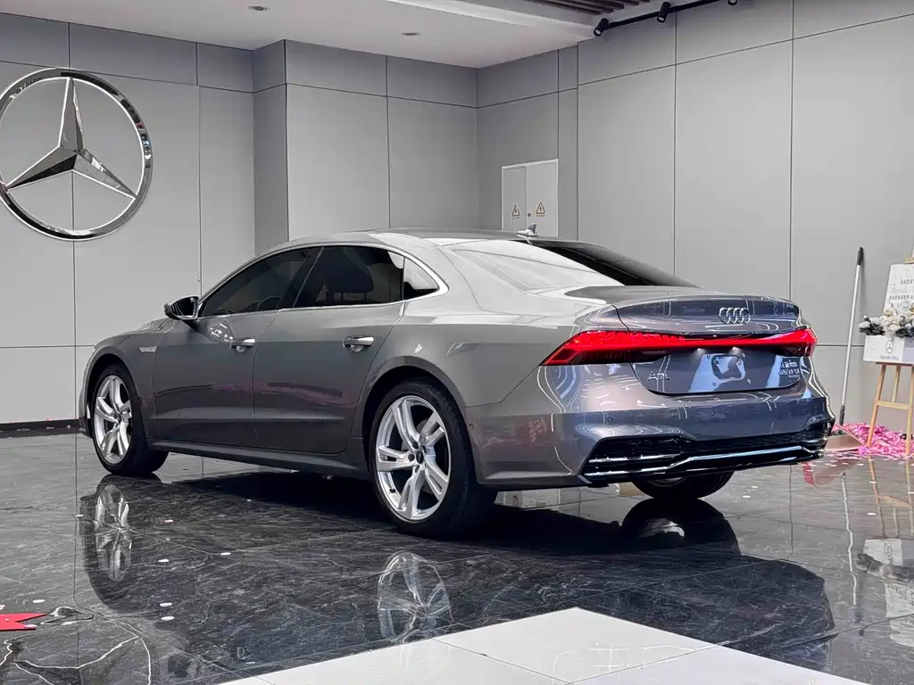 Audi A7L — фото 9