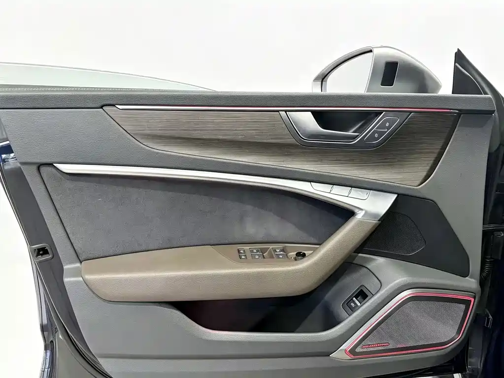 Audi A7L — фото 10