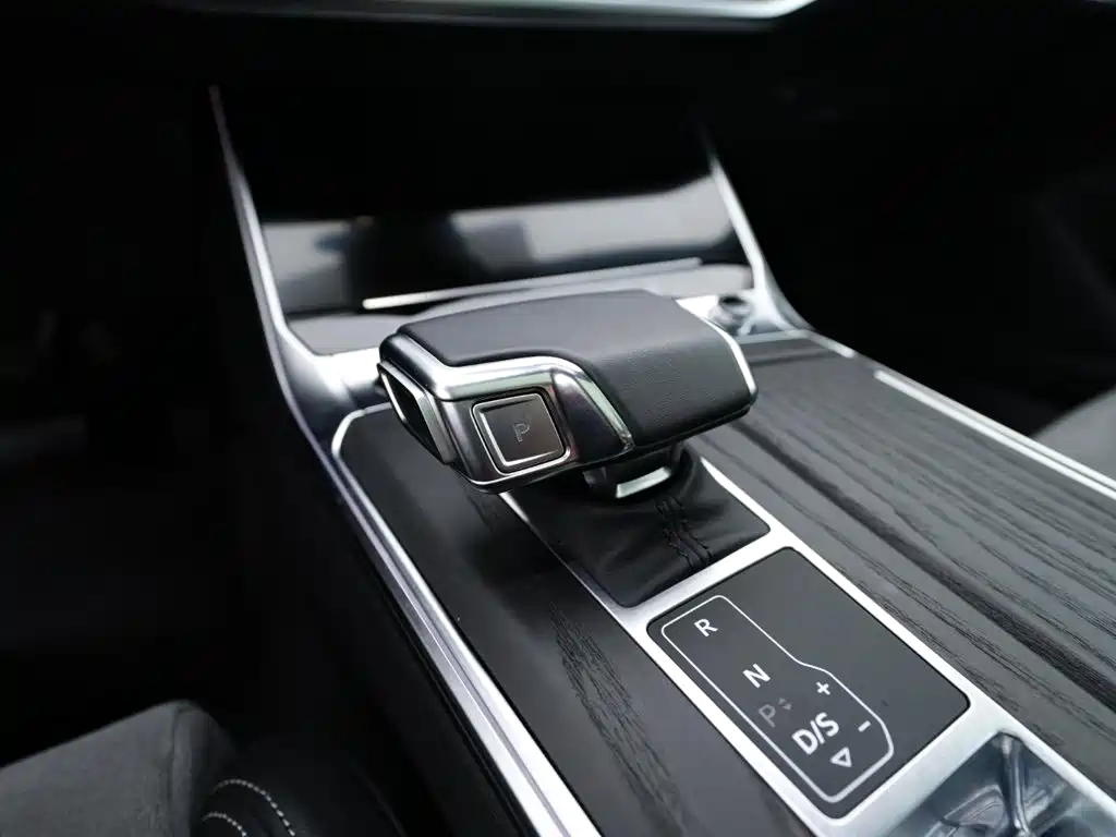 Audi A6L — фото 13
